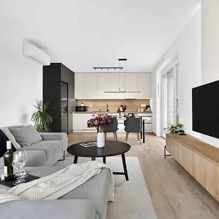 Na Vyslni With Balcony And Parking Διαμέρισμα *