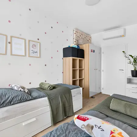 Na Vyslni With Balcony And Parking Διαμέρισμα *