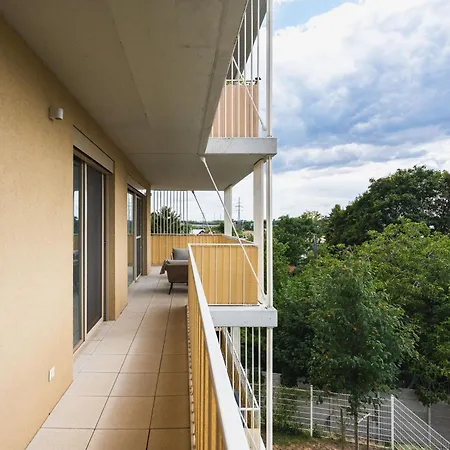 Na Vyslni With Balcony And Parking Apartamento Brenner