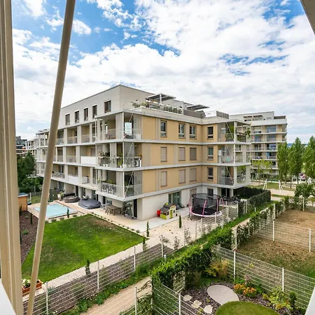 Na Vyslni With Balcony And Parking Διαμέρισμα